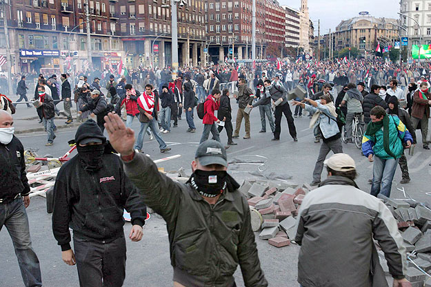 2006-os zavargások a Deák téren
