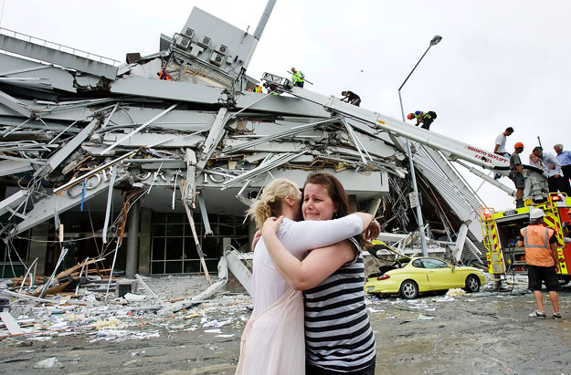 Túlélők a christchurchi földrengés után