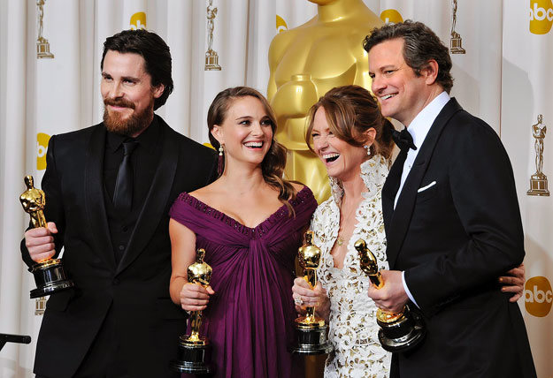 A legjobbak: Christian Bale, Natalie Portman, Melissa Leo és Colin Firth a kiváló színészi teljesítményt elismerő Oscarokkal
