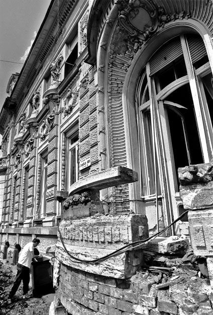 A Fidesz Lendvay utcai székháza a robbantás után