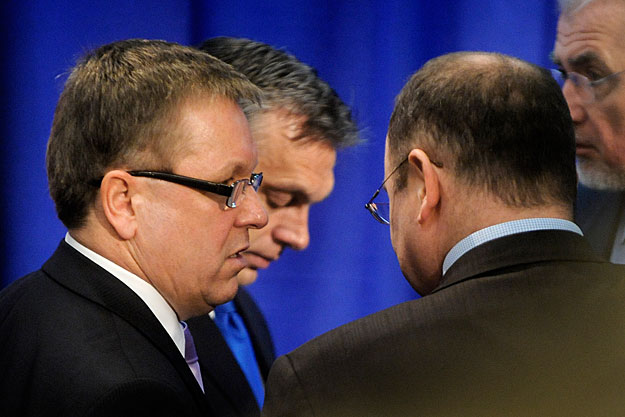 Matolcsy és Orbán lepontozza az országot