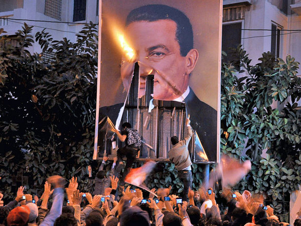 A tüntetők párbaja a diktátorral