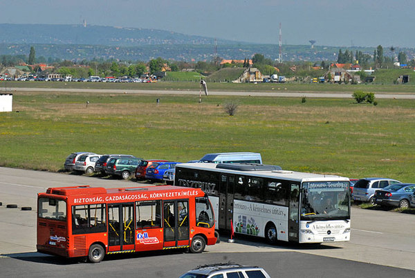 Repülőtéri buszfesztivál