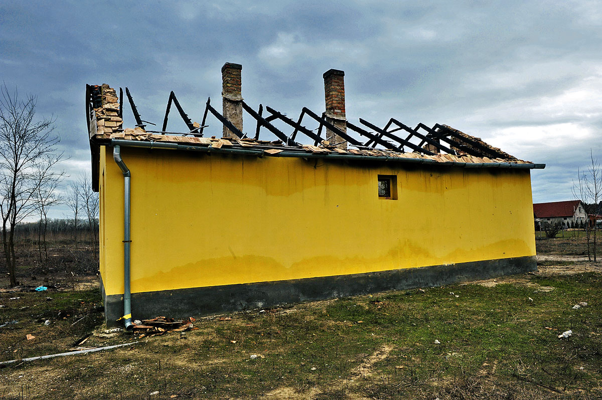 A tatárszentgyörgyi épület, ahol nem találtak semmi gyanúsat