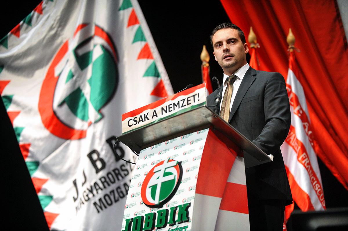 Vona néppártot akar faragni a Jobbikból