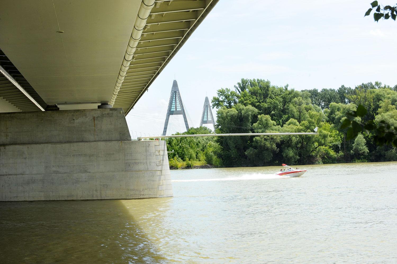 A Megyeri híd műszakilag rendben van, de Szigetmonostor azért vétózza meg az engedélyek kiadását, hogy kapjon egy kis hidat