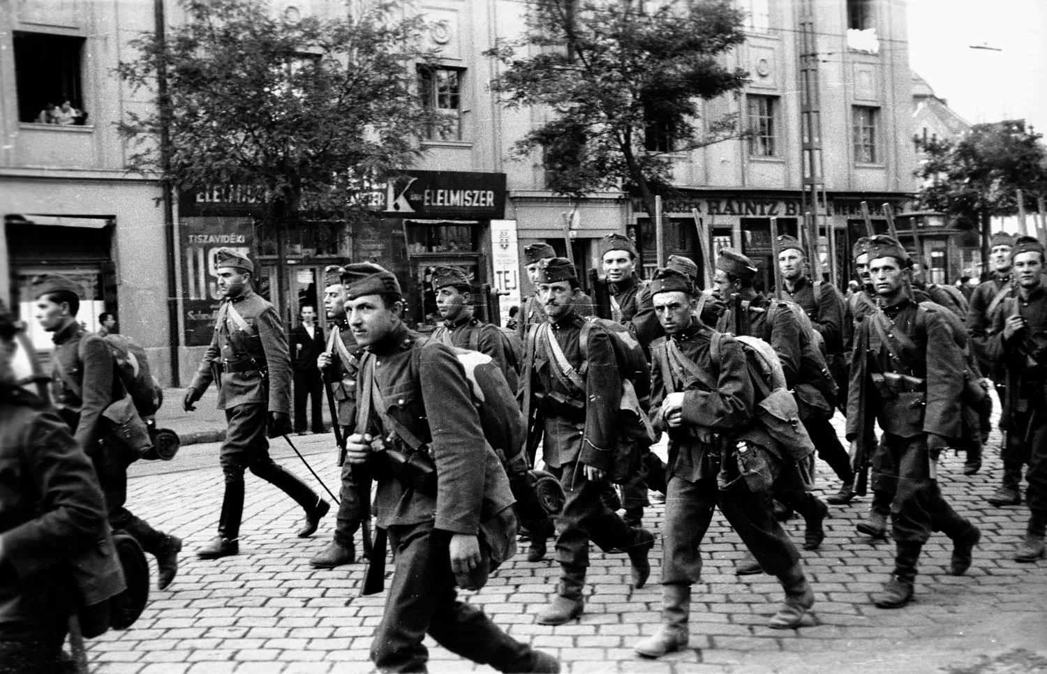 Magyar katonák munkaszolgálaton. Százezernél többen nem jöttek haza