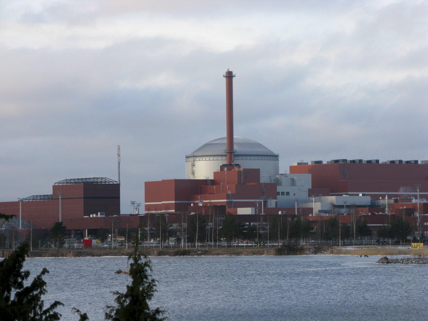 A befejezetlen Olkiluoto-3 atomerőmű a finnországi Eurajokiban