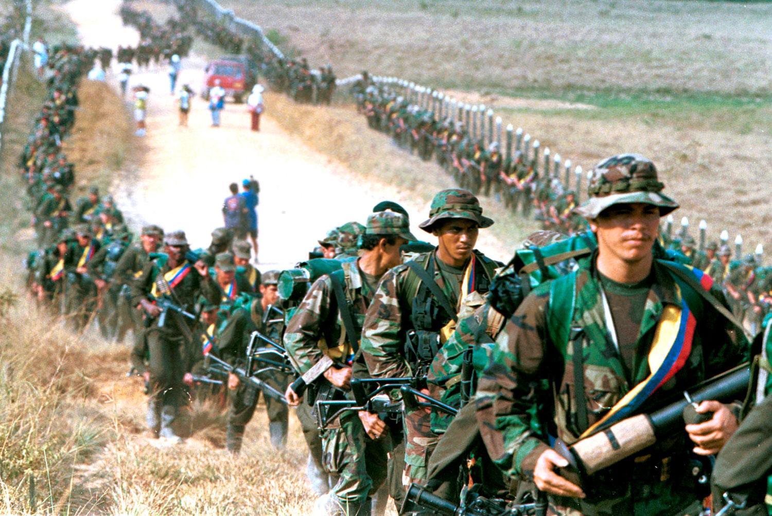 FARC-harcosok vonulása. Több ezer gerillát kell integrálni a társadalomba 