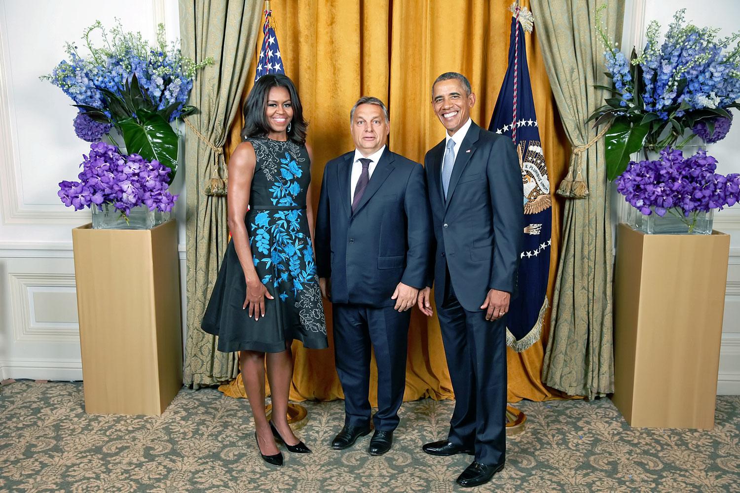 Protokollkép: Obama elnök a tavalyi ENSZ-közgyűlés alkalmából fotózkodott New Yorkban Orbánnal. Eddig, ne tovább? 