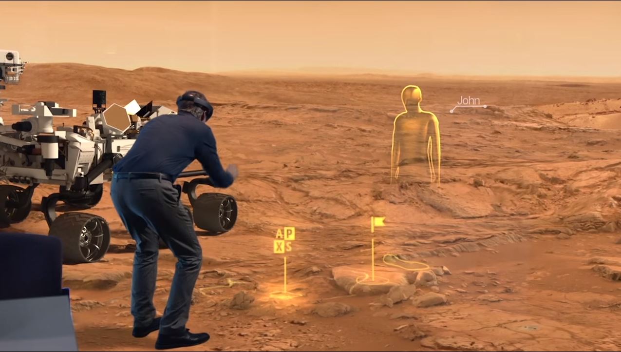 Látogató a NASA Úticél: Mars című virtuális kiállításán