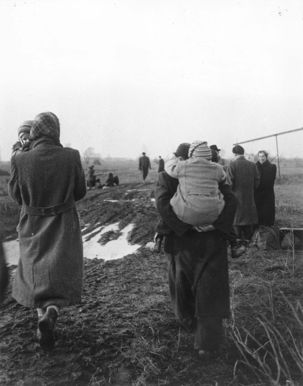 Menekültek 1956-ban a magyar-osztrák határon