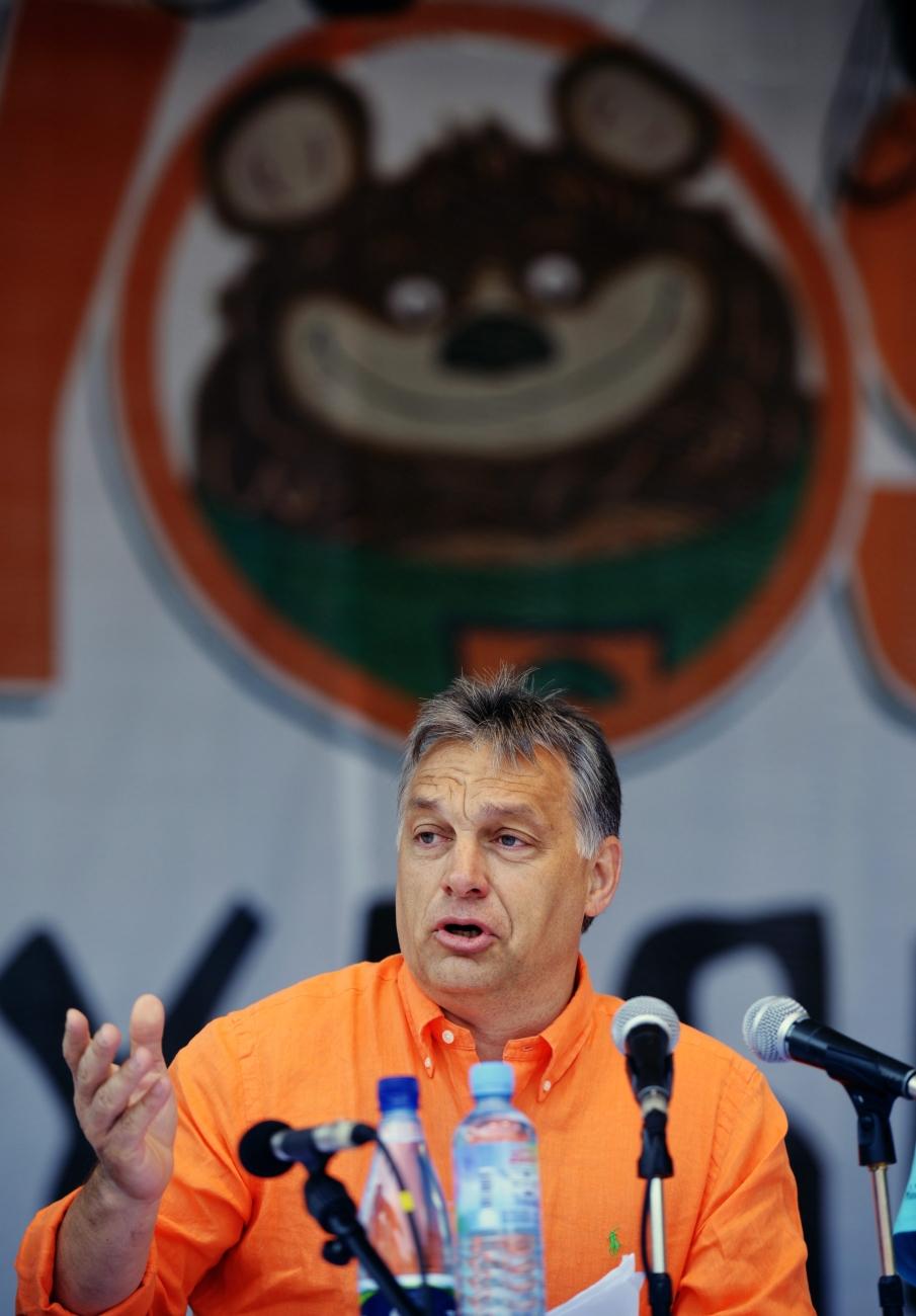 Orbán Viktor néhány évvel ezelőtti előadása Tzsnádfürdőn, a bálványosi szabadegyetemen. Nem hatott